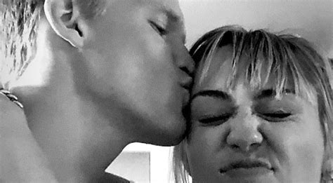 Cody Simpson Gives Miley Cyrus A Good Morning Kiss Cody Simpson Miley Cyrus Just Jared