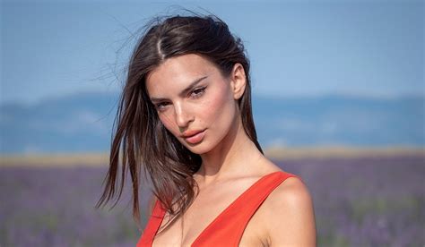 About 2,192 results (0.54 seconds). Emily Ratajkowski Shows Off Baby Bumps Telling Fans Of ...