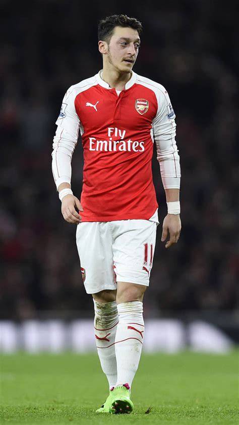 Tak mainkan ozil meski digaji mahal, agen: Arsenal mega blow: Agreement in place for Mesut Ozil to join Real Madrid | Daily Star