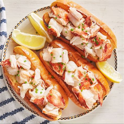 Cant Go Wrong With A Connecticut Style Lobster Roll Recipe Lobster