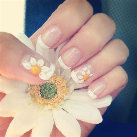 Daisy Flower Nails Art