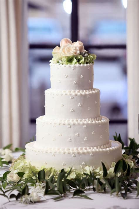 Everything you need to know about wedding cakes from design to delivery. Baton Rouge Cake Decoration