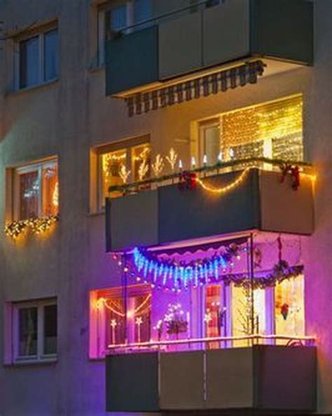 40 Stunning Balcony Decor Ideas For Christmas Christmas