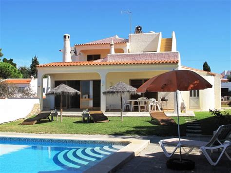 Maison au portugal développe et gère des biens immobiliers dans les régions de l'algarve et de lisbonne depuis plus de 30 ans. Maison typique portugaise avec une grande piscine privée ...