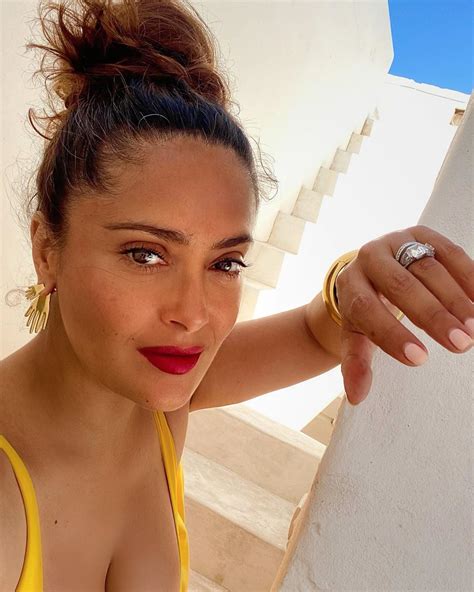 salma hayek shows her sexy body in swimsuits 3 photos thefappening