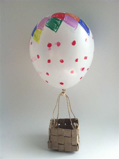 The hot air balloon basket offered here are made of pvc and tarpaulin to last long and are resistant to all wears and tears due to daily outdoor usages. Unique Crafts Made with Balloons