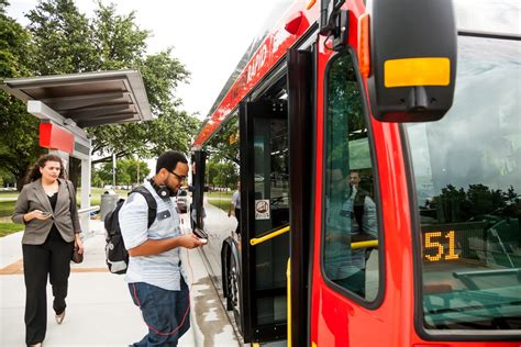 Otobüs Toplu Tasima Benzinlik Tuvaleti — Kiz