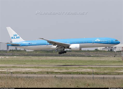 Ph Bvw Klm Royal Dutch Airlines Boeing 777 300er Photo By Lixing Moo