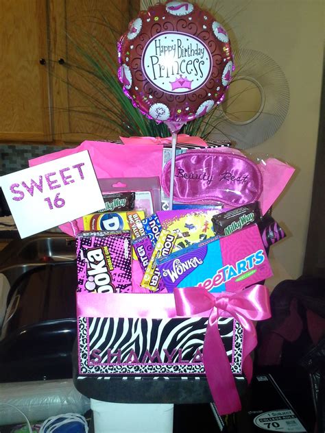 We all receive gifts from our friends and loved ones year after year but we seldom treasure the gifts for more than a year what are some birthday gifts for a friend's 16th birthday? Personalized Sweet 16 basket! Candy, balloon, gift card ...