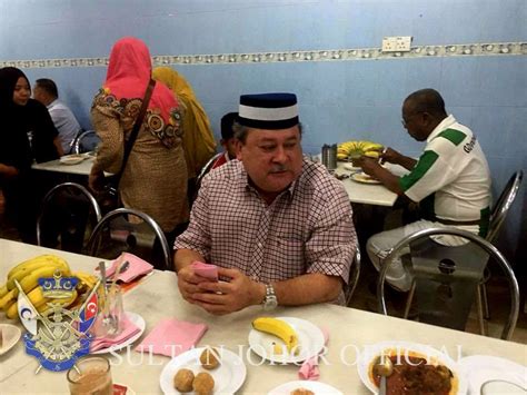 Kedai makan stesen orang muar. Gambar: Sultan Johor Makan Kedai Biasa, Siap Belanja ...