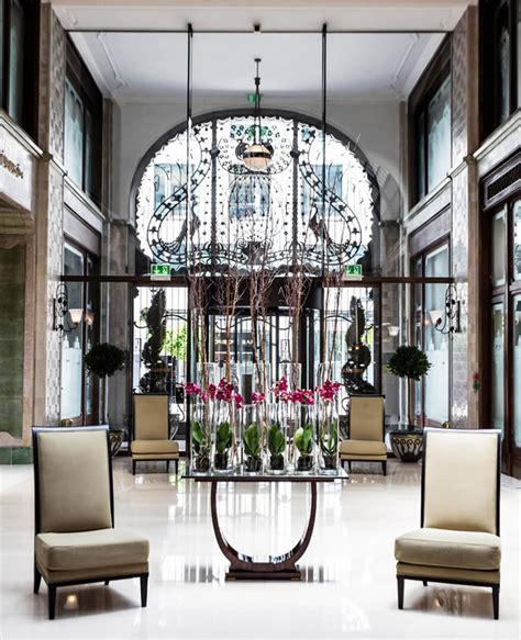 A standalone boutique in the four seasons shoppes, penhaligon's macau is inspired by an english rose garden. Four Seasons Gresham Palace, Budapest Review
