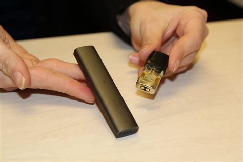 Did you know that 20 percent of high schoolers vape regularly? Health groups take aim at flavoured vapes | Healthing.ca