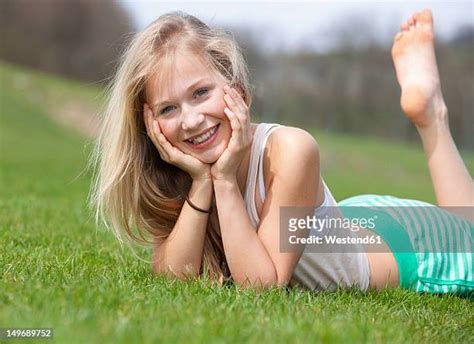 Austria Teen Girl Barefoot Photos Et Images De Collection Getty Images