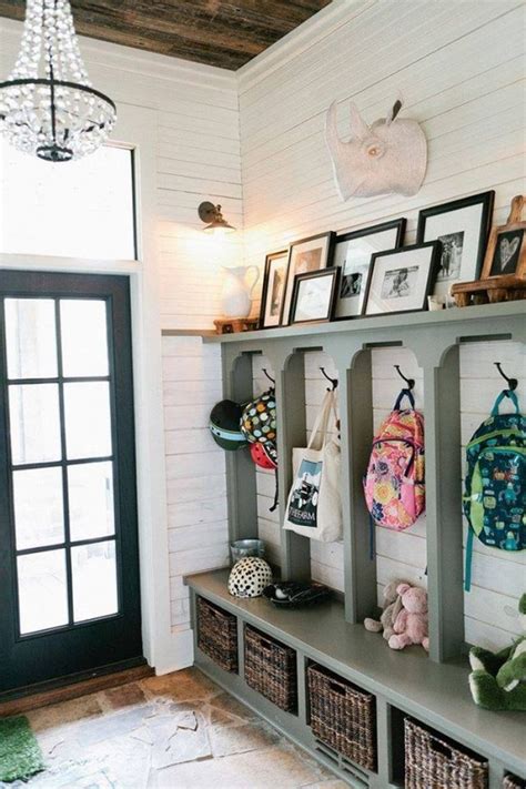 16 Stunning Rustic Entryway Decorating Ideas That Every