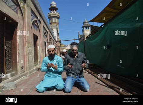 Lahore Pakistan April 23 2021 Muslim Devotees Offering 2nd Friday Prayer During The Holy
