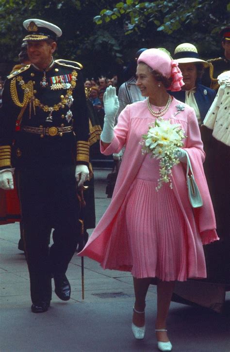 All The Best Photos From Queen Elizabeths 1977 Silver Jubilee Celebration Queen Elizabeth