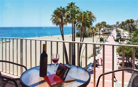 Diseño y confort frente al mar en la playa de huelin apartamento. Alquiler apartamento en Estepona, Costa del Sol con playa/lago próximos y acceso a internet - Niumba