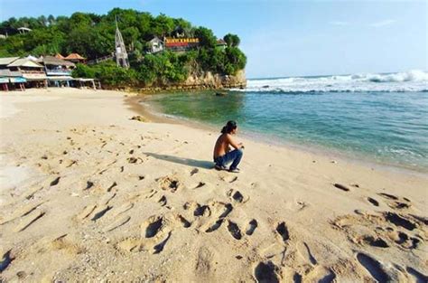 Untuk menginap di anyer, sebaiknya pilihlah vila yang dikelola oleh hotel atau penginapan. Pantai Indrayanti - Harga Tiket & Spot Foto Terbaru 2020