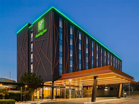 Motel chain, it has grown to be one of the world's largest hotel chains, with 1,173 active hotels and over 214,000 rentable rooms as of september 30, 2018. Holiday Inn - Saints