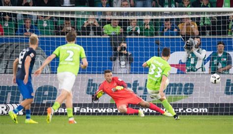 Bundesliga Relegation Wolfsburg Besiegt Braunschweig Spiegel Online Sport Mario Gomez