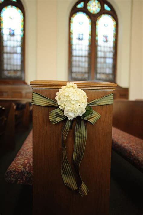 It has to match the blend in well with the bridal bouquet without clashing. 205 best images about Church Flowers on Pinterest | Altar ...