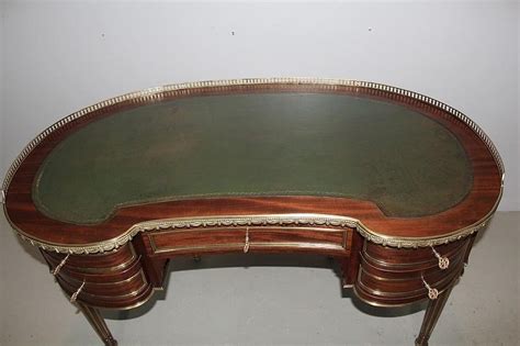 (coffee tables) while any small and low table can be, and is, called a coffee table, the term is applied particularly to the sets of three or four tables made from about 1790; Antique KIDNEY SHAPE TABLE 1 | ANTIQUES.CO.UK