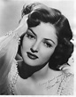 Martha Vickers | Vintage hollywood glamour, Vintage hairstyles, Hollywood