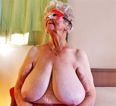 Grannies Big Bristols Love Posing Nude OlderWomenNaked Com