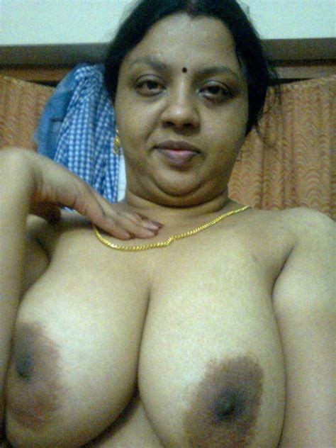 Indian Mom Showing Her Big Boobs And Hairy Pussy 15