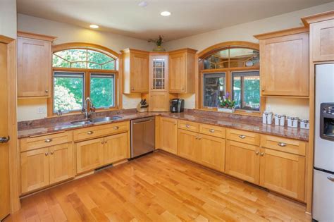 Quartz Counters With Maple Cabinets Resnooze Com