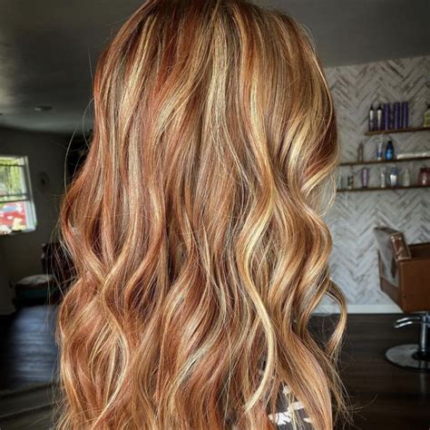 29 Strawberry Blonde Highlight Ideas To Show Your Stylist Asap