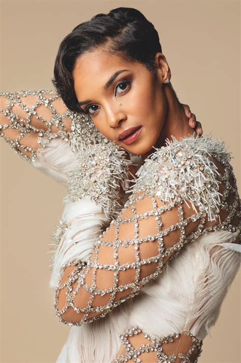 Look Liesl Laurie Graces The Cover Of Woman And Home