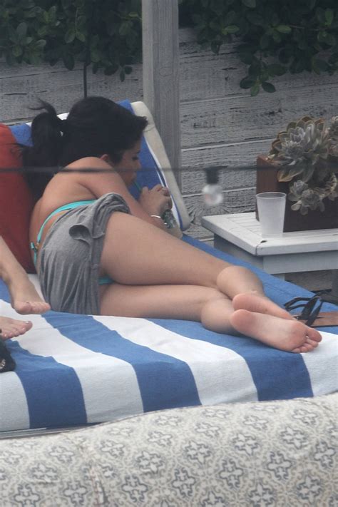 Selena Gomez S Feet