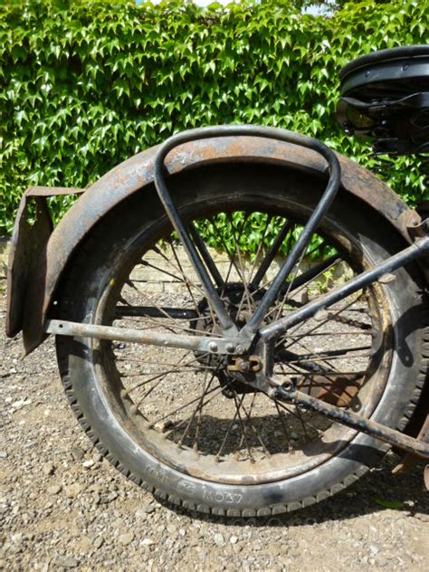 Born of a rich heritage and bred with royal elegance this 350cc thumper has all. (1940) Royal Enfield WDC 350 ccm | Gallery | Veteráni i ...
