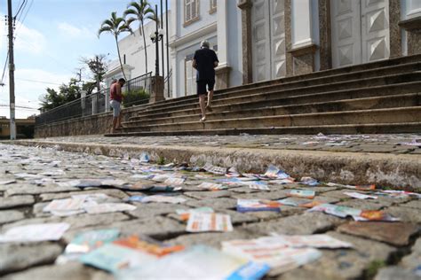 Sujeira De Santinhos Toma Ruas De Campos Folha1 Política