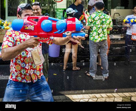 Bangkok Bangkok Thailand 13th Apr 2018 A Tourist With A Super