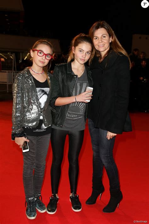 Véronika Loubry et sa fille Thylane e édition des NRJ Music Awards à Cannes Le décembre
