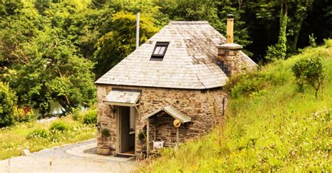 Take A Look At The Romantic Style Of A Hillside Cottage With The Most