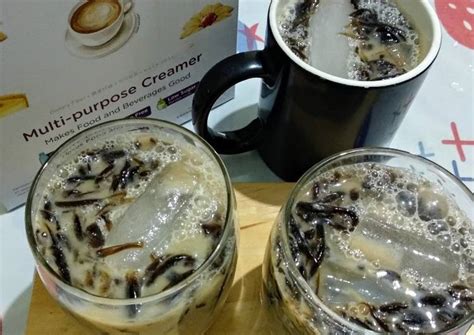 Masukkan kopi, skm, air dan es batu dalam blender. Resep Es Cincau Gula Aren oleh Nurul Hikmah - Cookpad