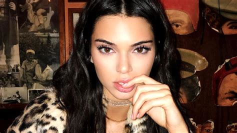 Kendall Jenner Shows Off Her Curves In Sexy Bikini Selfie