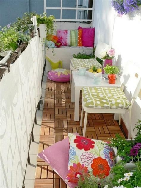 Mit schönen pflanzen und einigen farbtupfern kann man einen herrlichen ort zaubern, wo man den sommer genießen kann. Kleine Balkone mit Stil - 45 Ideen - Neueste Dekoration ...
