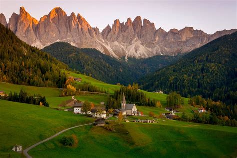 Tutta la russia a portata di mano. Dolomiti, Italia: guida ai luoghi da visitare - Lonely Planet