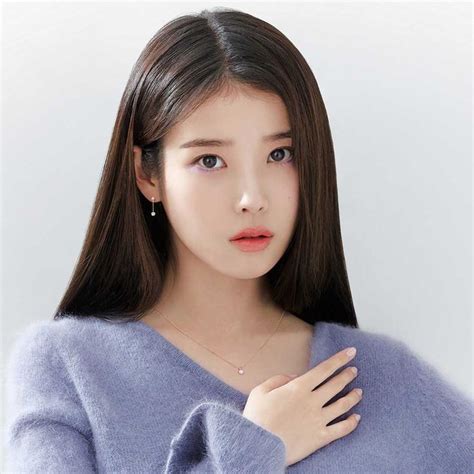 Iu Cute Photoshoot In 2021 Iu Hair Singer Fashion Korean Beauty Girls