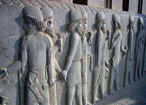 تخت جمشید شاهدی بر شکوه و عظمت دوره هخامنشیان در ایران باستان کافه صور