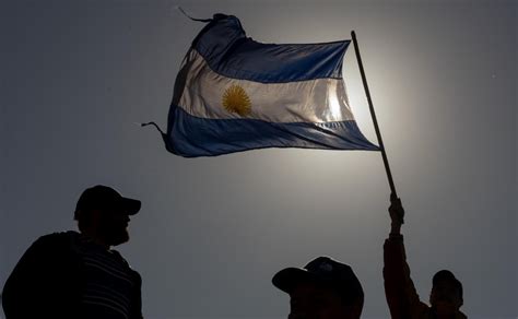 ¿quién Escribió El Himno Nacional Argentino