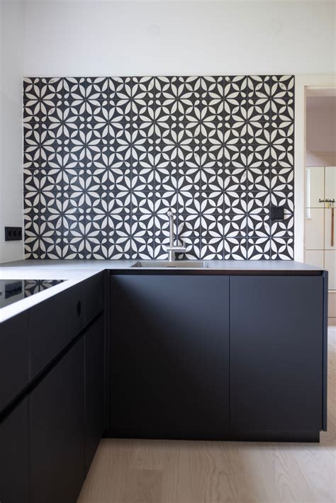 Kitchen With Karak Rakufired Tiles Foto Helmut Klien Ceramic Kitchen