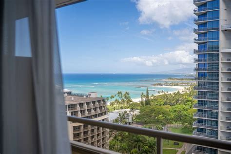 Embassy Suites By Hilton Waikiki Beach Walk Reviews Deals And Photos
