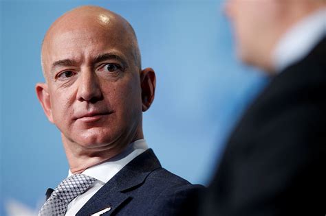 Jeff Bezos To Step Down As Ceo Of Amazon This Year Abs Cbn News