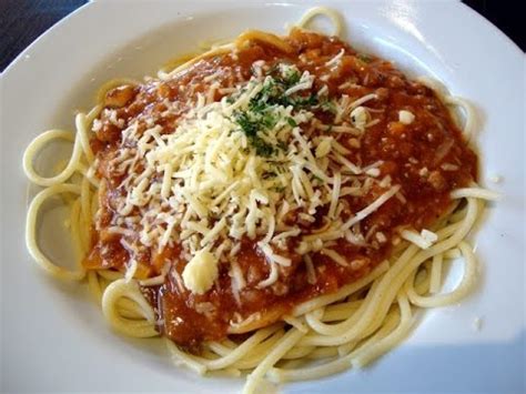 1 paket spaghetti 500 g daging cincang 250 g tomato puri 250 g sos tomato 6 ulas bawang merah (dicincang halus) 2 ulas bawang putih (dicincang halus) 2 biji tomato garam secukup rasa minyak masak untuk menumis. CARA MEMBUAT SPAGHETTI BOLOGNESE YANG ENAK - YouTube