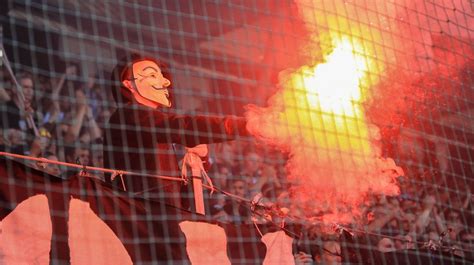 Maybe you would like to learn more about one of these? Fans von Sturm Graz "gratulieren" RB Salzburg mit Choreo ...